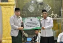 Safari Ramadhan Di Masjid Ar Rahman Metro Utara, Walikota Metro Salurkan Bantuan 14 Rol Karpet Masjid